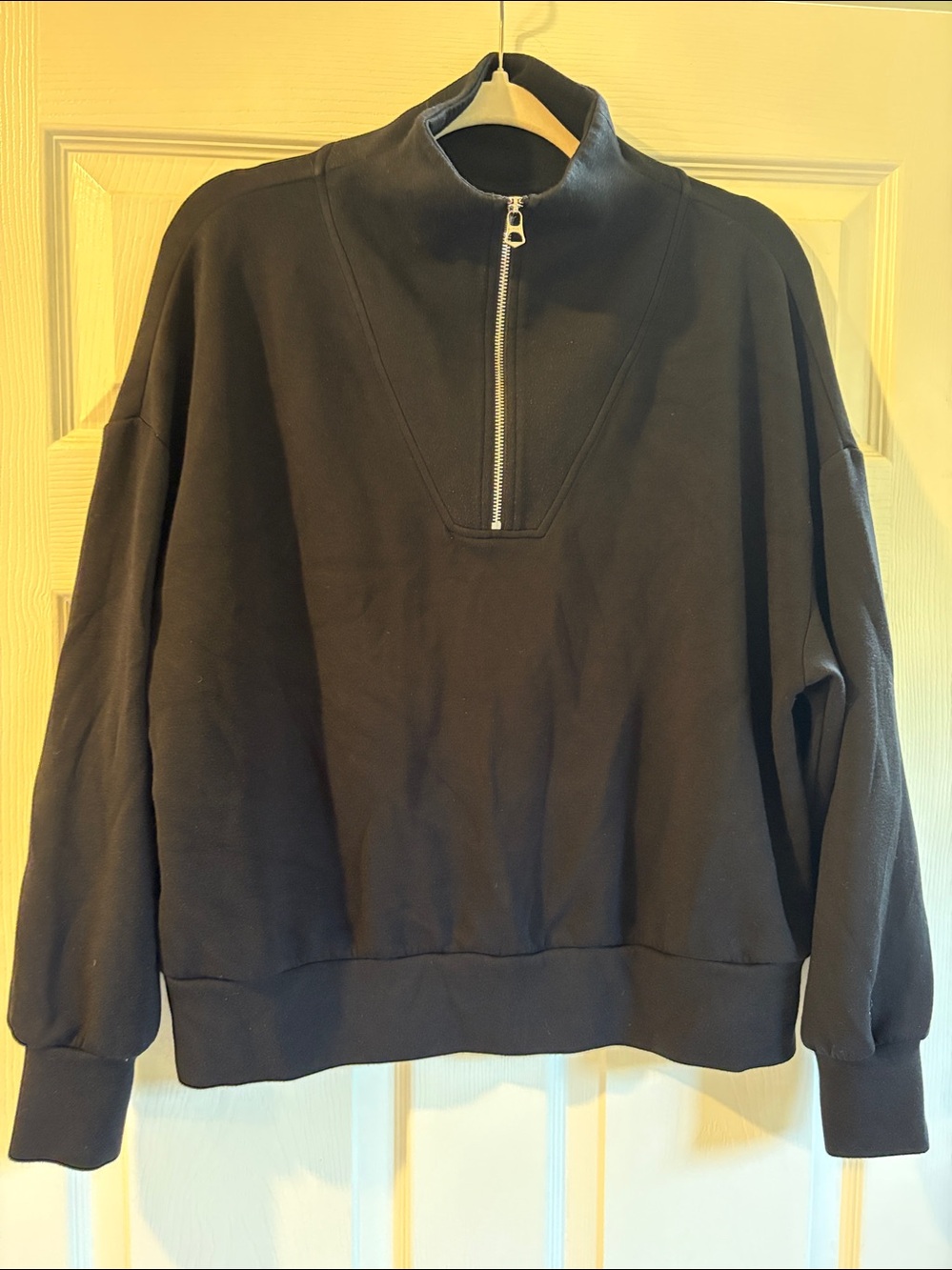 Varley Davidson quarter zip sweatshirt size medium. Black